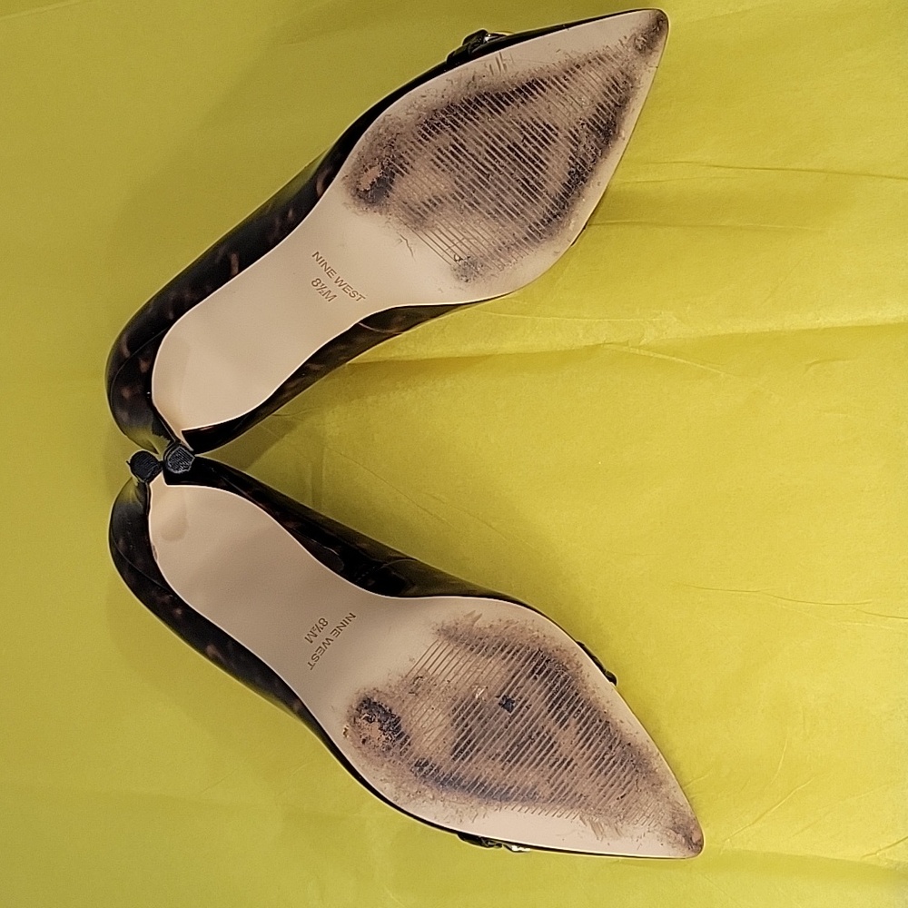 Nine West Tortoise Brown Pumps w/ Gold Chain LIKE NEW Size 8.5 - Picture 9 of 10